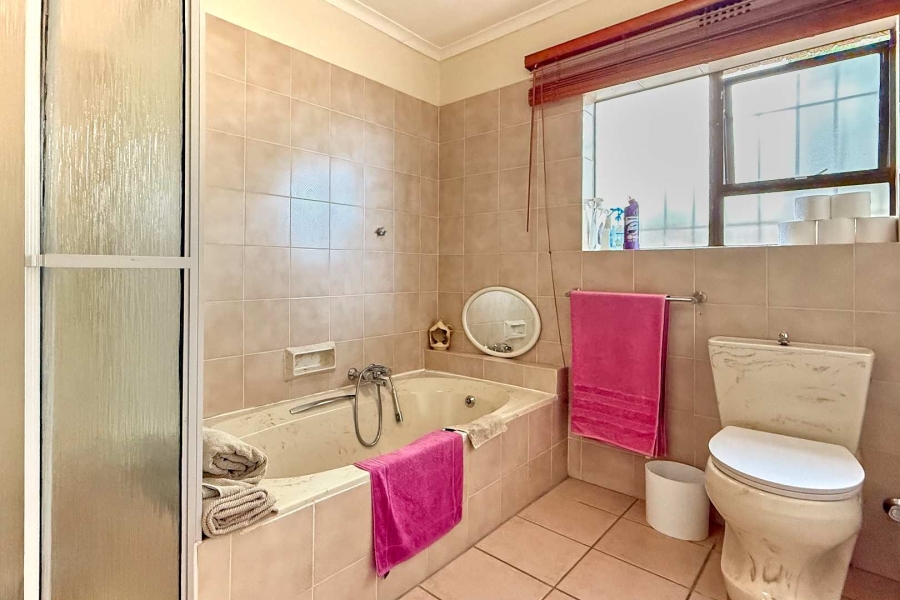 5 Bedroom Property for Sale in Flamingo Vlei Western Cape